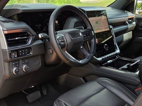 Used 2025 GMC Yukon Denali AWD/4WD image 36