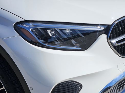 Certified 2025 Mercedes-Benz GLC 300 300 image 27