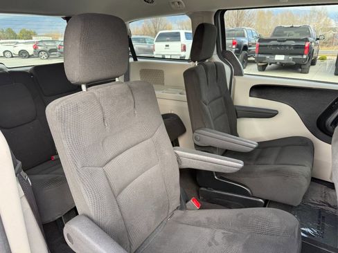 Used 2016 Dodge Grand Caravan SXT w/ Rear Park Assist Package image 24