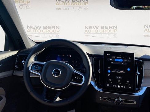 New 2026 Volvo XC90 B6 Plus w/ Protection Package Premier AWD/4WD image 12