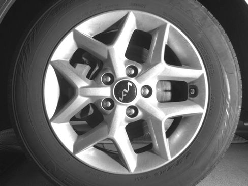 Used 2025 Kia Soul LX w/ LX Technology Package FWD image 15