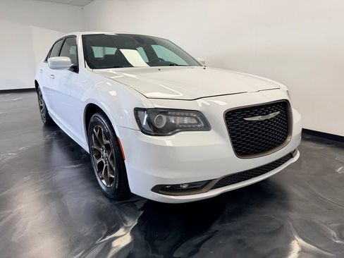 Used 2018 Chrysler 300 S w/ 300S Alloy Package AWD/4WD image 23