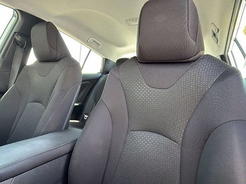 Used 2019 Toyota Prius LE AWD/4WD image 11
