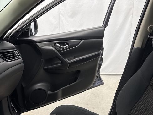 Used 2017 Nissan Rogue S image 21