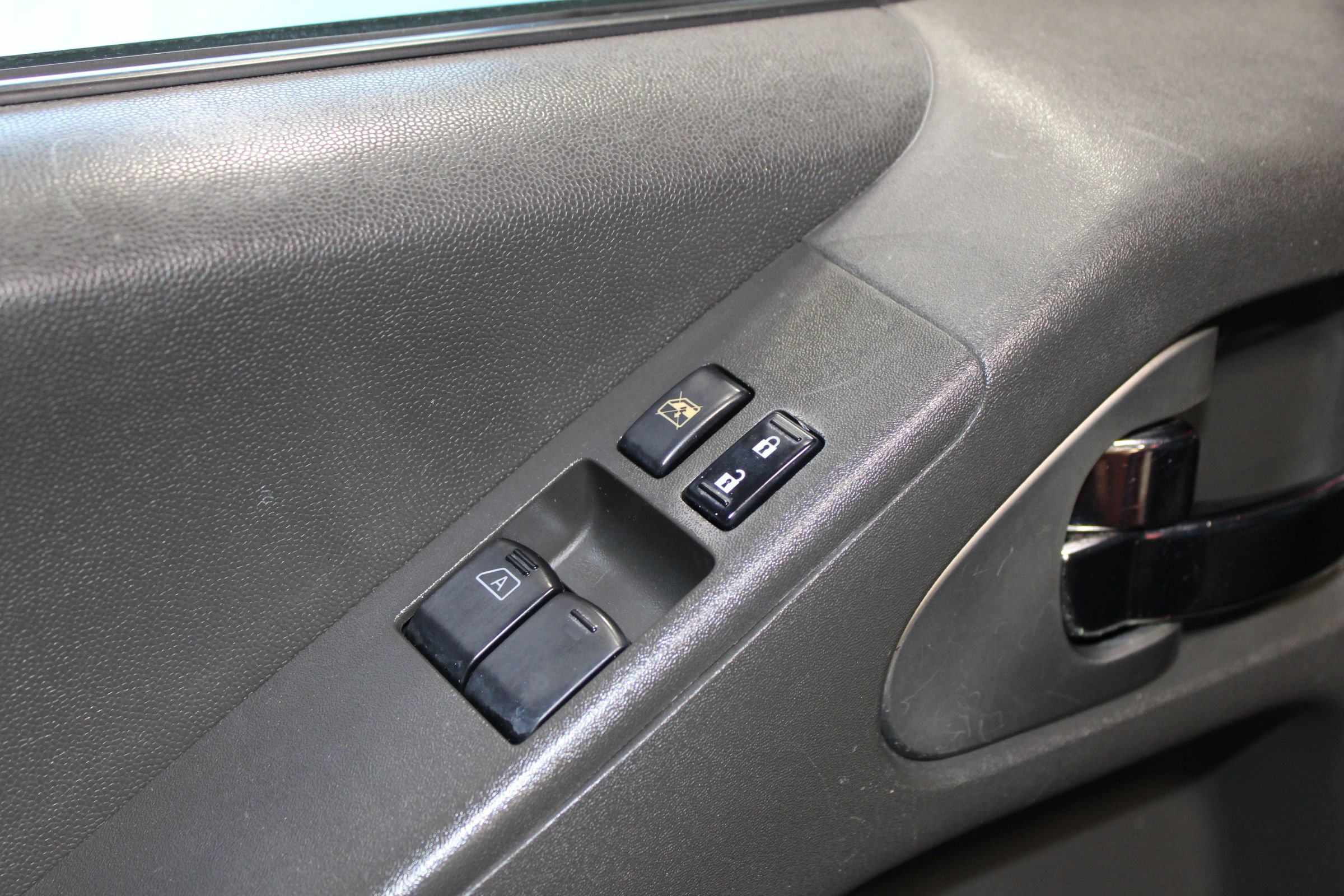 Used 2012 Nissan Frontier SV w/ SV Premium Utility Pkg RWD image 9