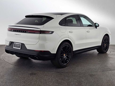 Used 2024 Porsche Cayenne S AWD/4WD image 3
