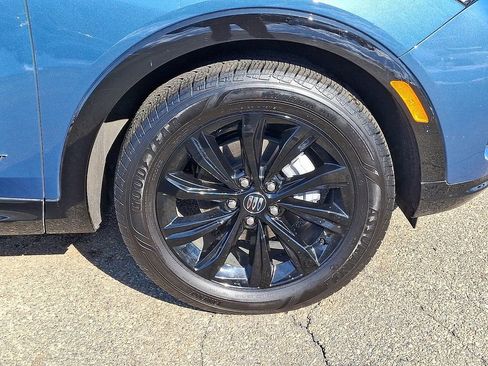 Used 2025 Buick Envista Sport Touring w/ Convenience I Package FWD image 9