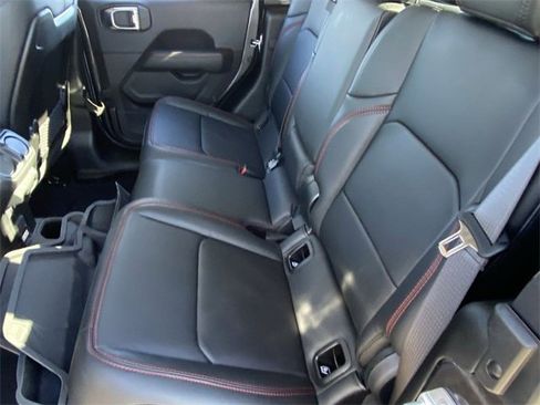 Used 2025 Jeep Gladiator Rubicon w/ Convenience Group image 17