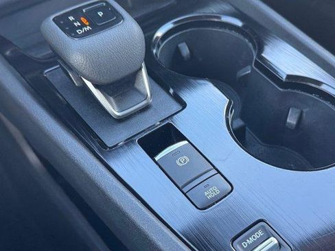 Used 2023 Nissan Rogue S image 23