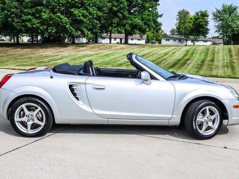 Used 2003 Toyota MR2 RWD image 5