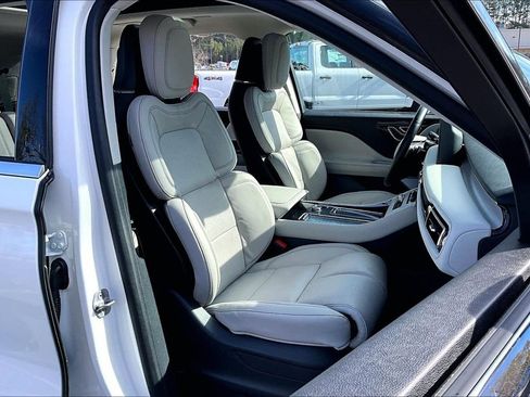 Certified 2025 Lincoln Aviator Reserve w/ Equipment Group 201A image 7