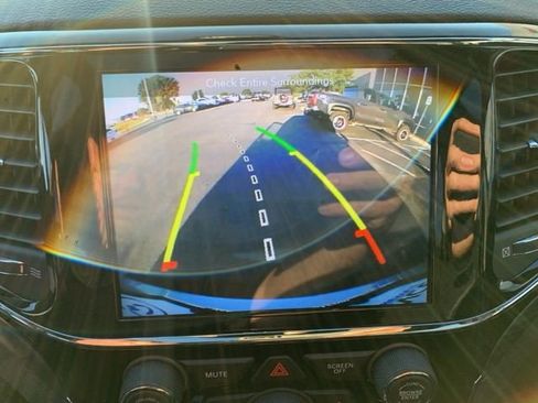 Used 2019 Jeep Grand Cherokee Altitude image 21