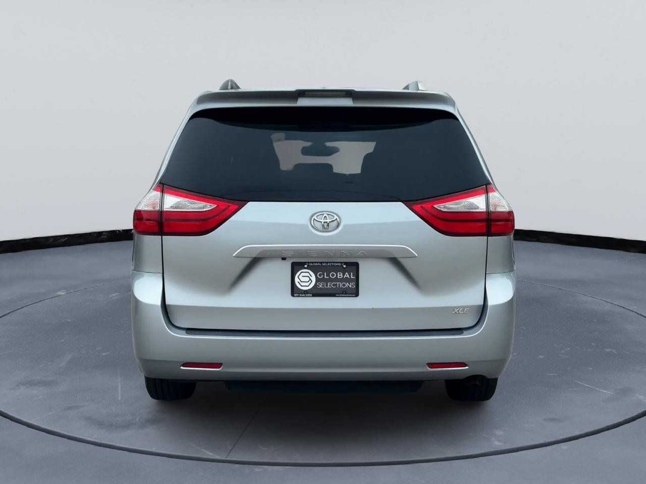 Used 2018 Toyota Sienna XLE FWD image 4