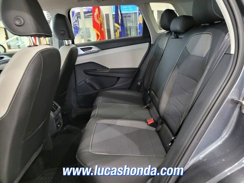 Used 2025 Volkswagen Taos SE image 8