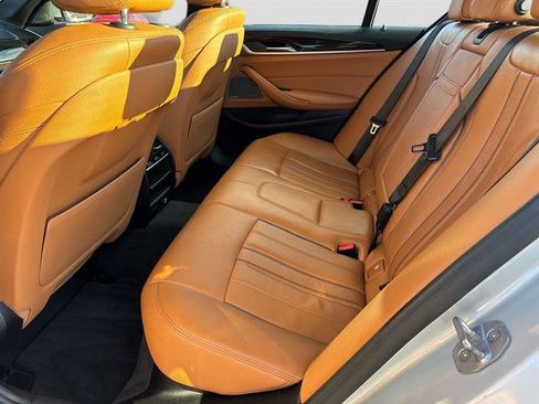 Used 2018 BMW 530i xDrive w/ Premium Package image 9