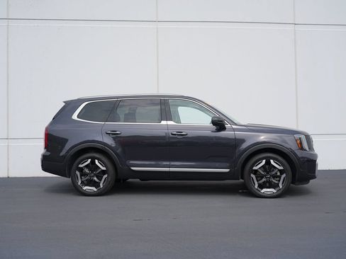 Used 2025 Kia Telluride S AWD/4WD image 2