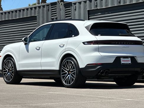 Used 2026 Porsche Cayenne AWD/4WD image 3