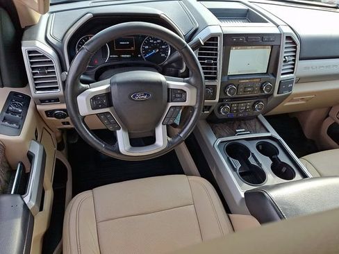 Used 2017 Ford F250 Lariat w/ Tow Technology Bundle AWD/4WD image 2