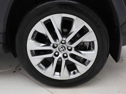 Used 2020 Toyota RAV4 XLE Premium image 10