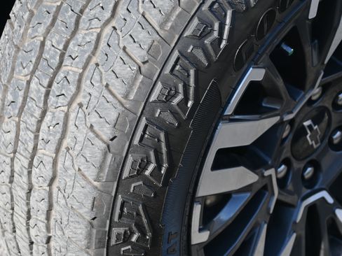 Used 2025 Chevrolet Tahoe Z71 w/ Z71 Off-Road Package image 13