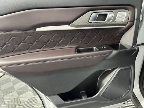 Used 2025 Ford Explorer Platinum w/ LUX Leather Package image 30
