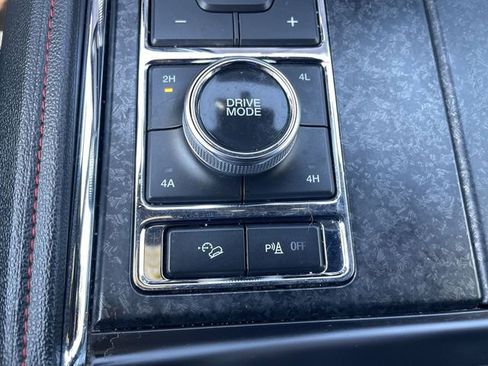 Used 2024 Ford Expedition Limited image 18