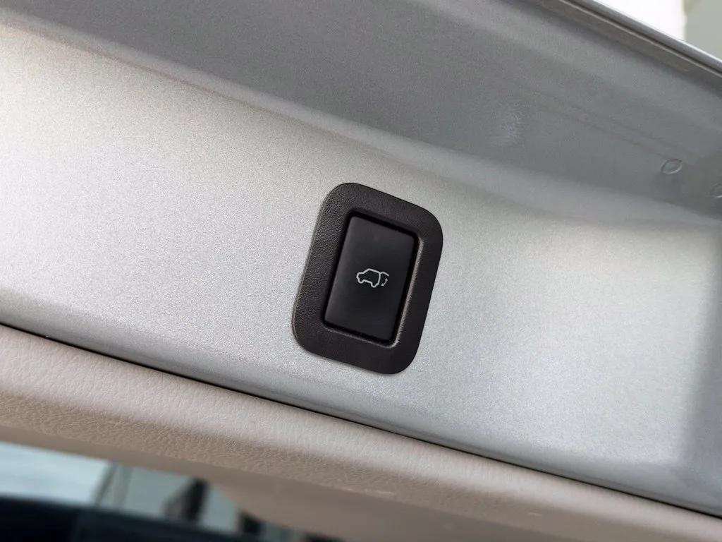 Used 2018 Toyota Highlander Limited AWD/4WD image 16