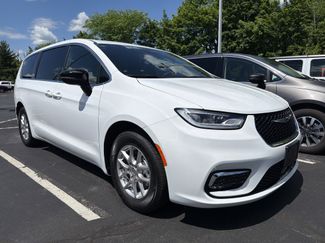 Used 2025 Chrysler Pacifica Select FWD video 1