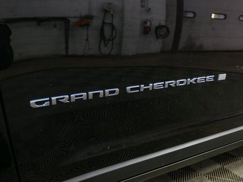 Used 2022 Jeep Grand Cherokee Limited 4xe w/ Luxury Tech Group II image 7