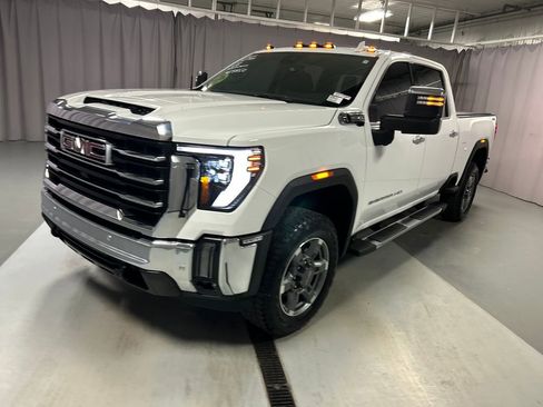 Used 2025 GMC Sierra 2500 SLT w/ SLT Premium Package image 3