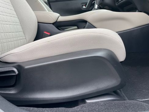 Certified 2025 Honda HR-V LX image 30