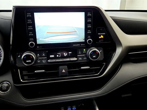 Used 2022 Toyota Highlander XLE image 30
