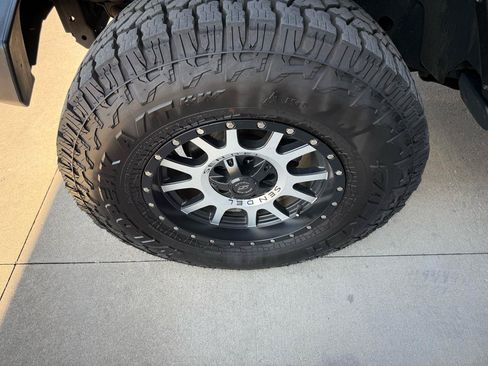 Used 2017 Jeep Wrangler Unlimited Sahara AWD/4WD image 9