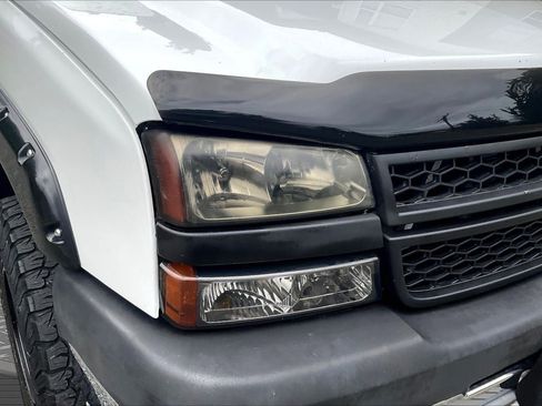 Used 2005 Chevrolet Silverado 2500 LS w/ Heavy-Duty Power Package AWD/4WD image 31