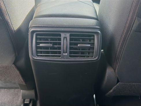 Used 2020 Nissan Rogue SV image 22