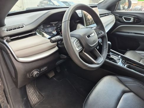 Used 2025 Jeep Compass Limited AWD/4WD image 7