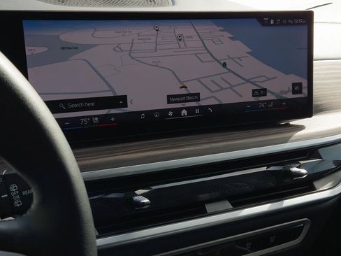 Used 2024 BMW X7 xDrive40i w/ Premium Package image 18