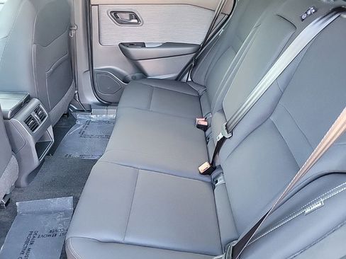 Used 2023 Nissan Rogue S image 13