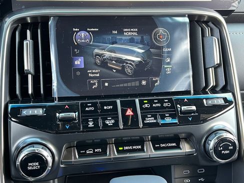 New 2026 Lexus LX 600 4WD w/ Luxury Package image 21