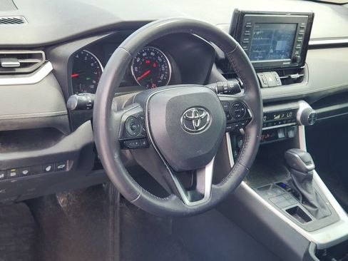 Used 2022 Toyota RAV4 XLE Premium AWD/4WD image 4