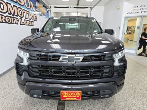 Used 2023 Chevrolet Silverado 1500 RST AWD/4WD image 2