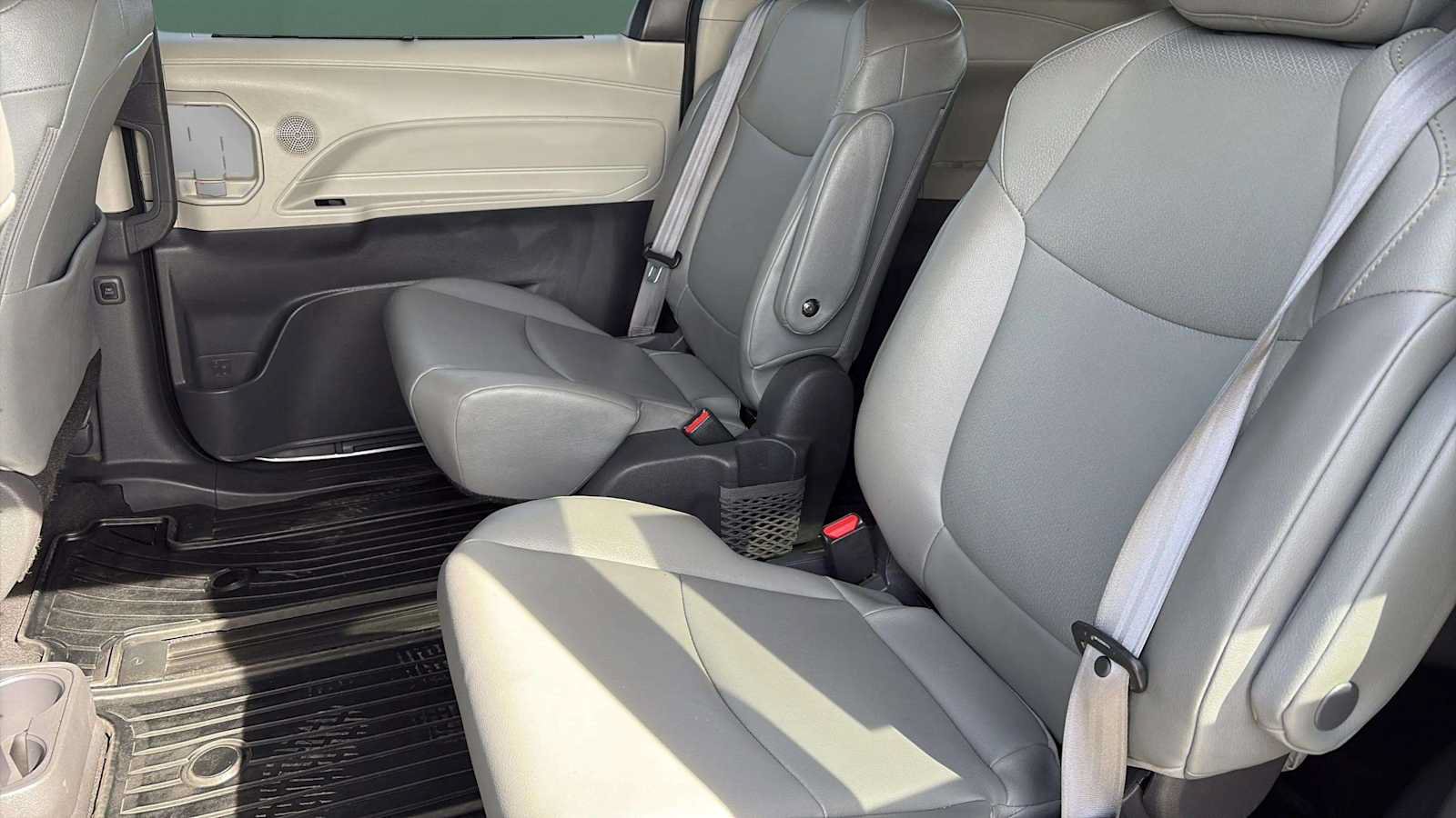 Used 2021 Toyota Sienna XLE AWD/4WD image 18