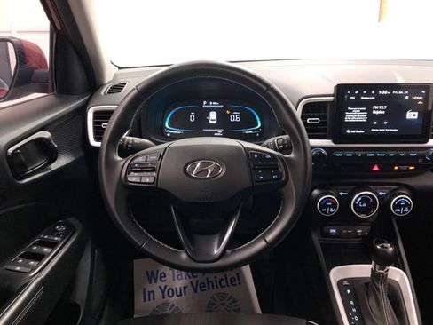 Used 2023 Hyundai Venue Limited FWD image 15