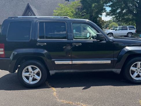 Used 2011 Jeep Liberty Limited image 9