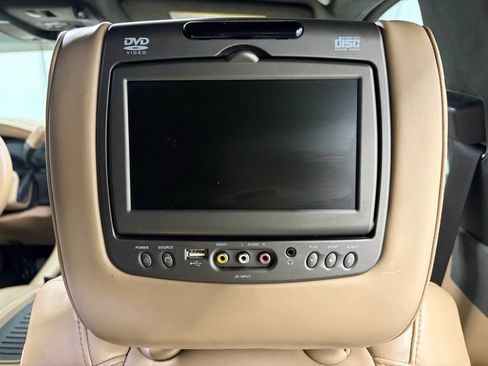 Used 2018 Cadillac Escalade ESV Platinum image 45