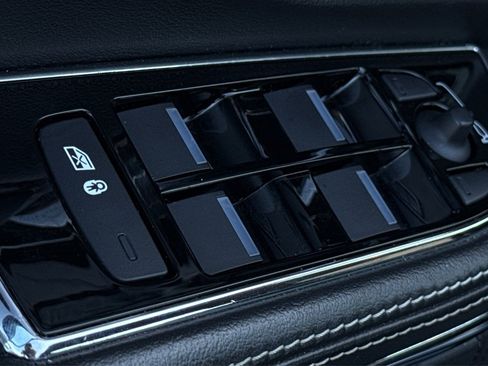 Used 2015 Jaguar XJ L Portfolio RWD image 33