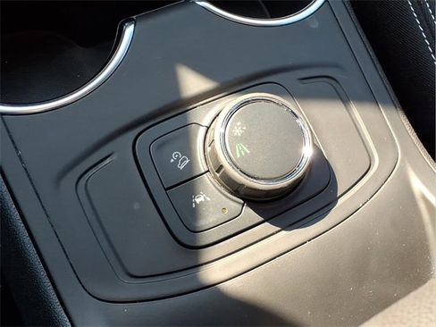 Used 2024 GMC Terrain SLE image 10