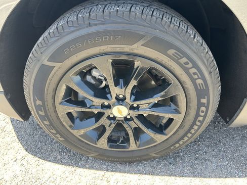 Used 2020 Chevrolet Equinox LS w/ LPO, Cargo Package AWD/4WD image 8