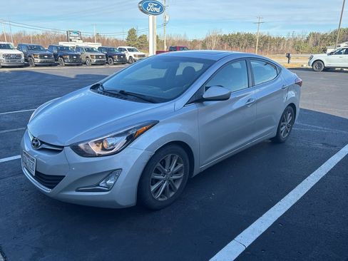 Used 2015 Hyundai Elantra SE w/ Option Group 03 image 1