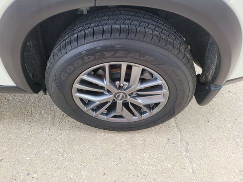 Used 2023 Nissan Rogue S AWD/4WD image 11